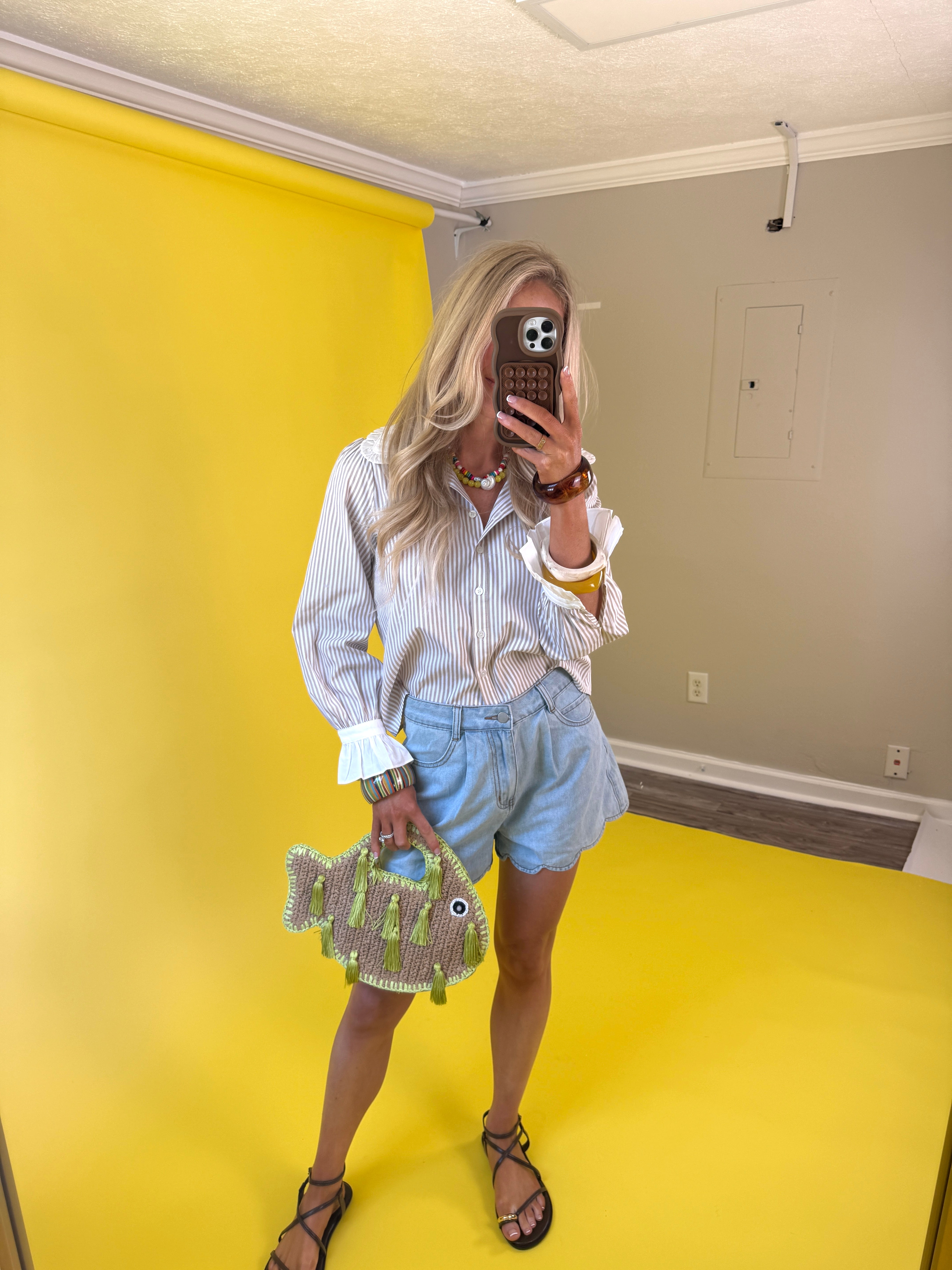 THE COASTAL CLASSIC BUTTON DOWN